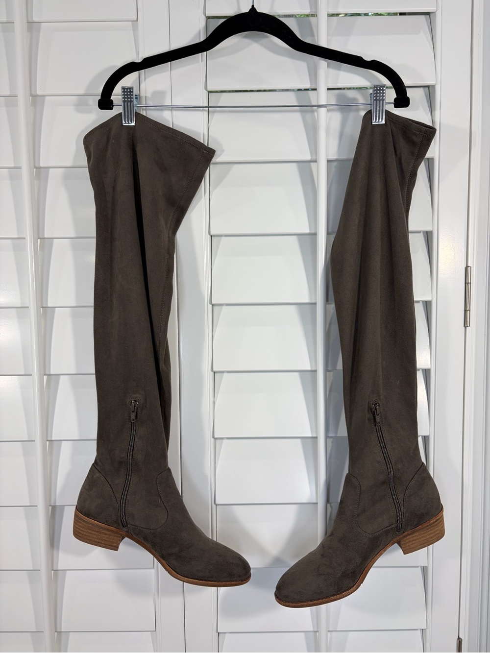 Gianni Bini Taupe Suede Boots (9.5)